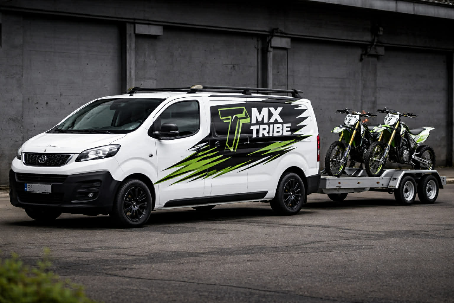 Bus i przyczepa MX Tribe