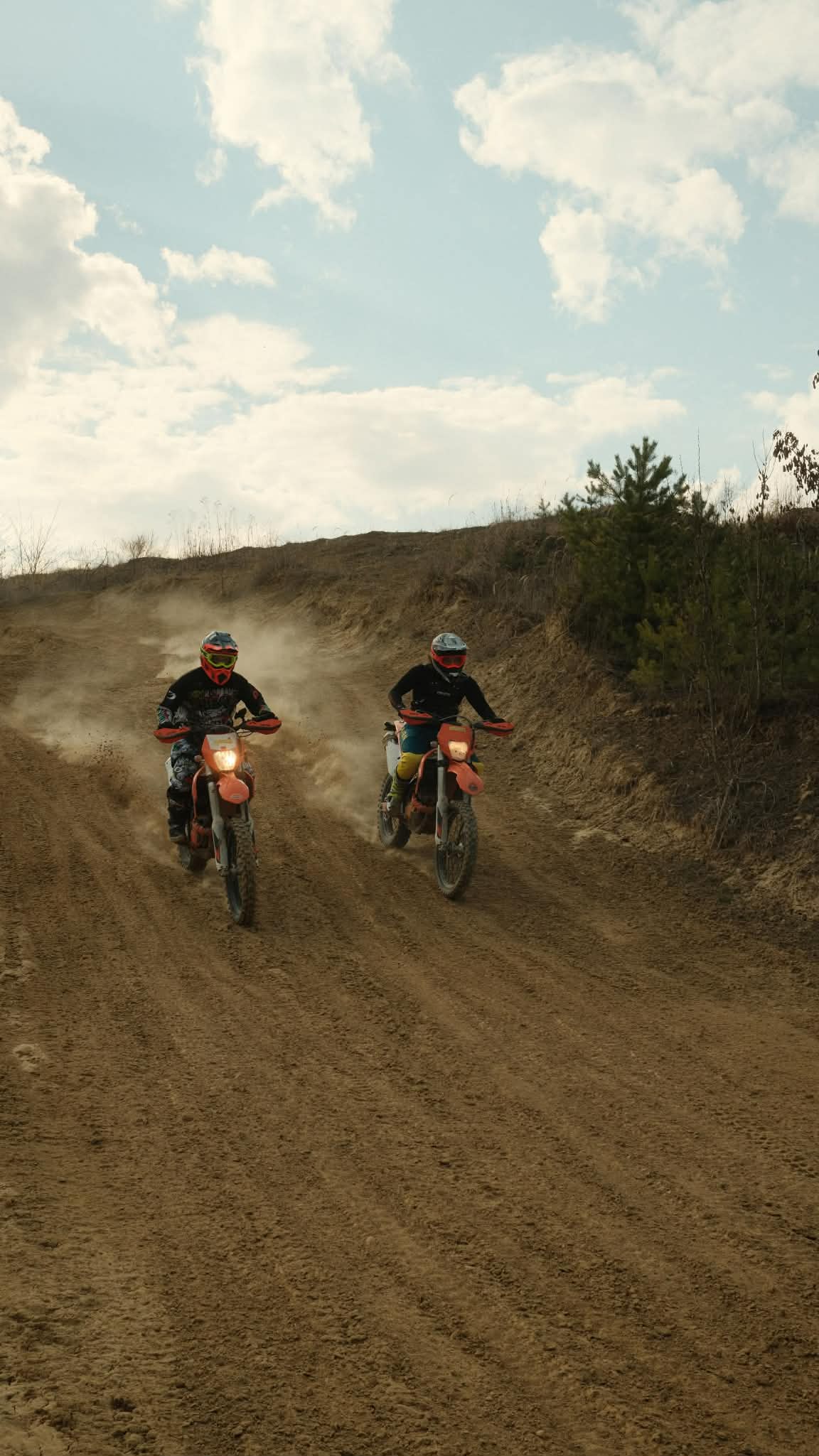 Akcja na torze MX Tribe